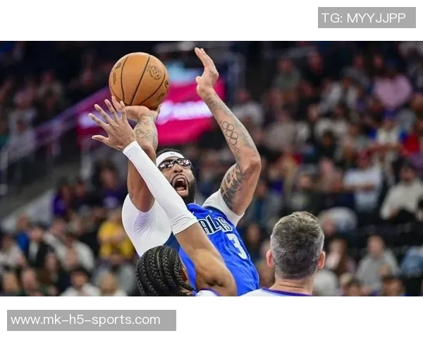 浓眉谈球队表现称进攻有所提升防守问题亟待解决不惧连败困扰